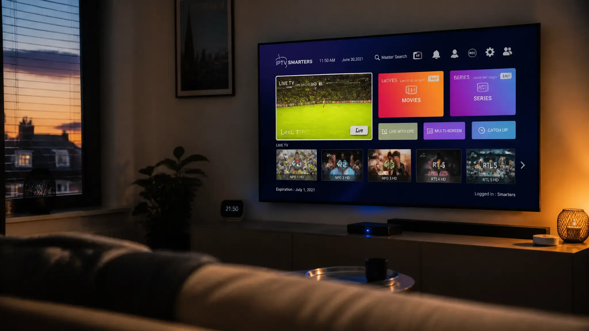 IPTV box met abonnement aangesloten op moderne 4K smart TV in woonkamer
